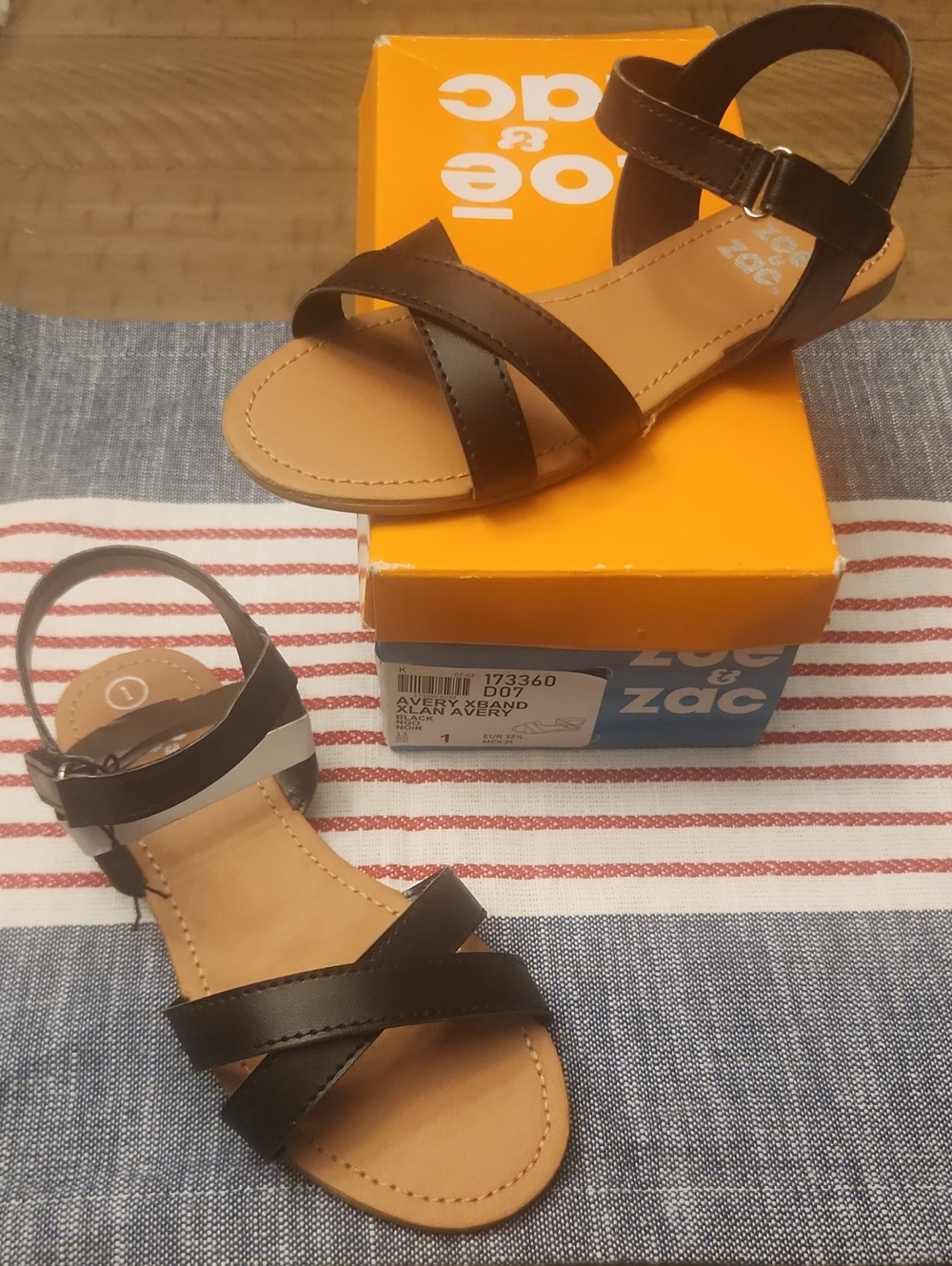 NWT Zoe &Zac sandals Girl's size 1